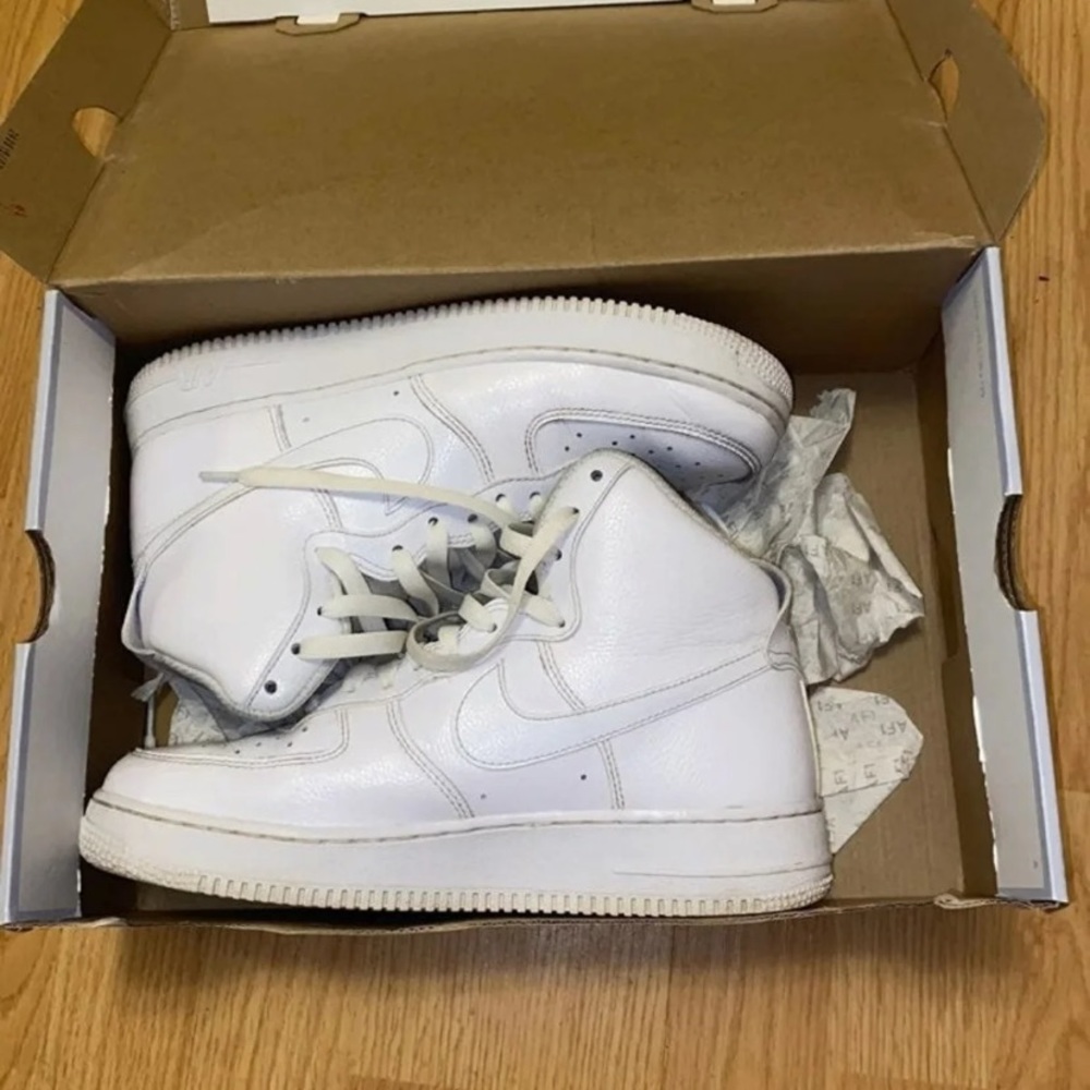 - Nike AF1